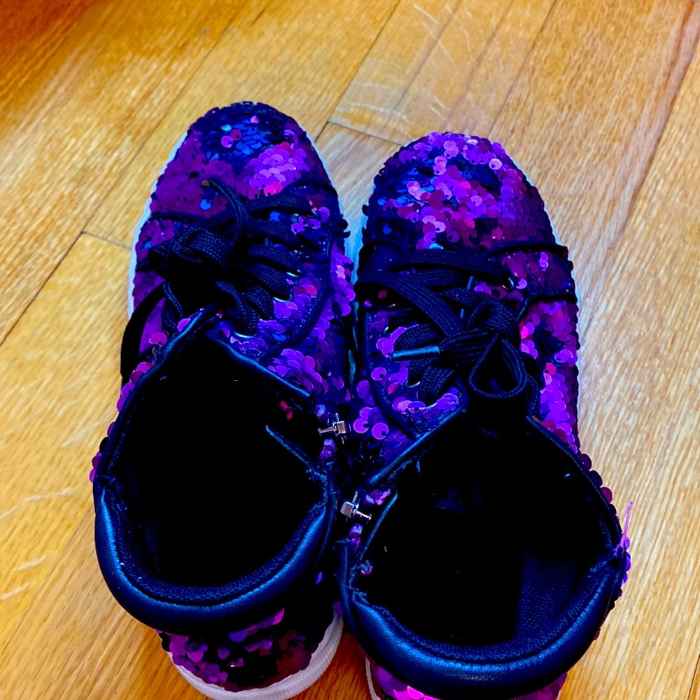Purple/blue sneakers